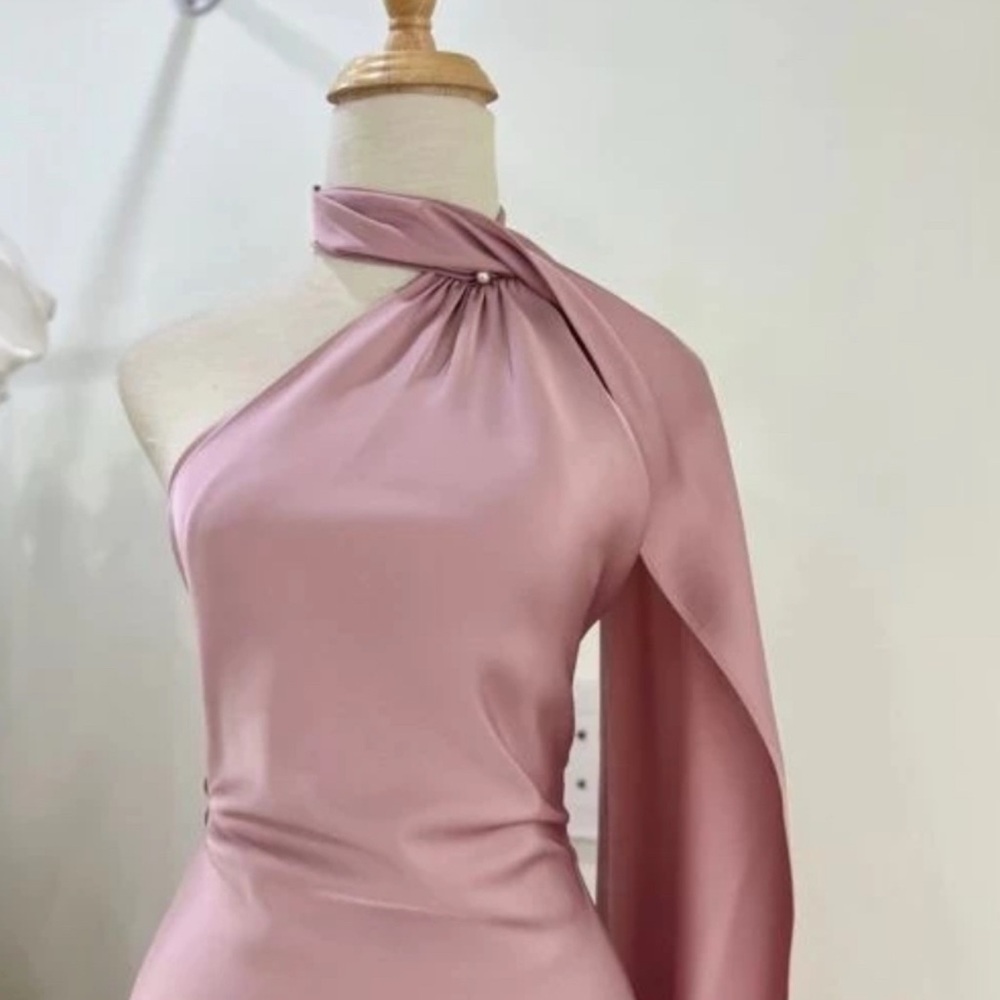 Elegant Pink One-Shoulder Dress